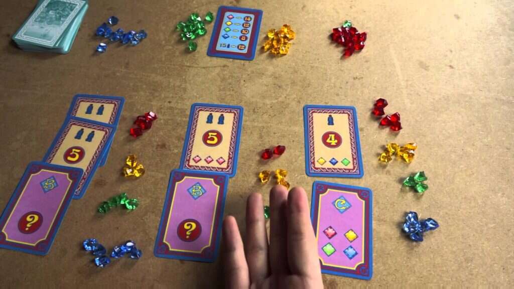 Двубои с наддаване на разноцветни кристали в Basari - картовата игра