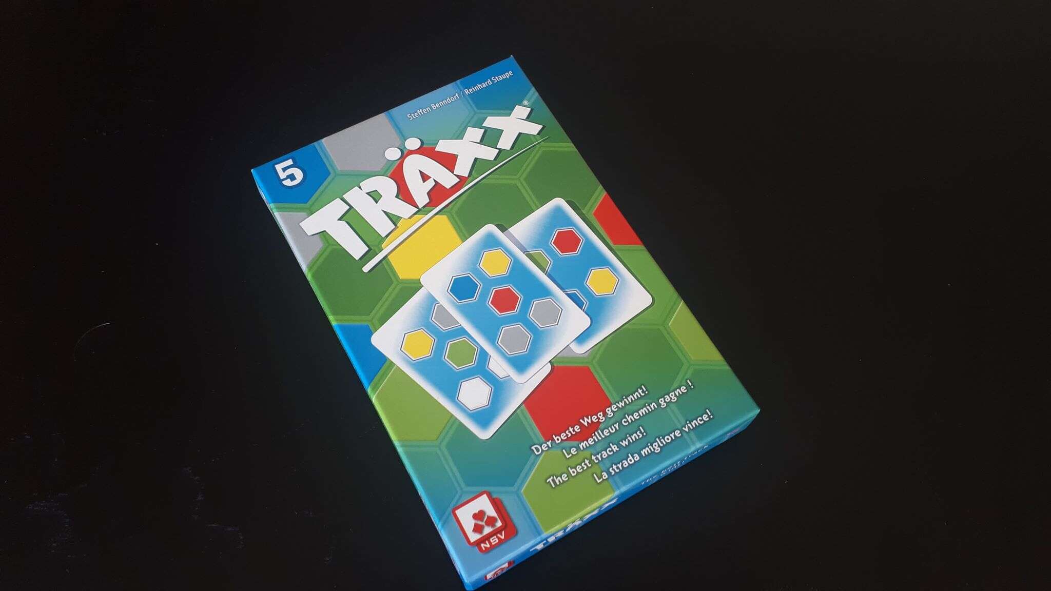 Traxx – „приятна“ игра