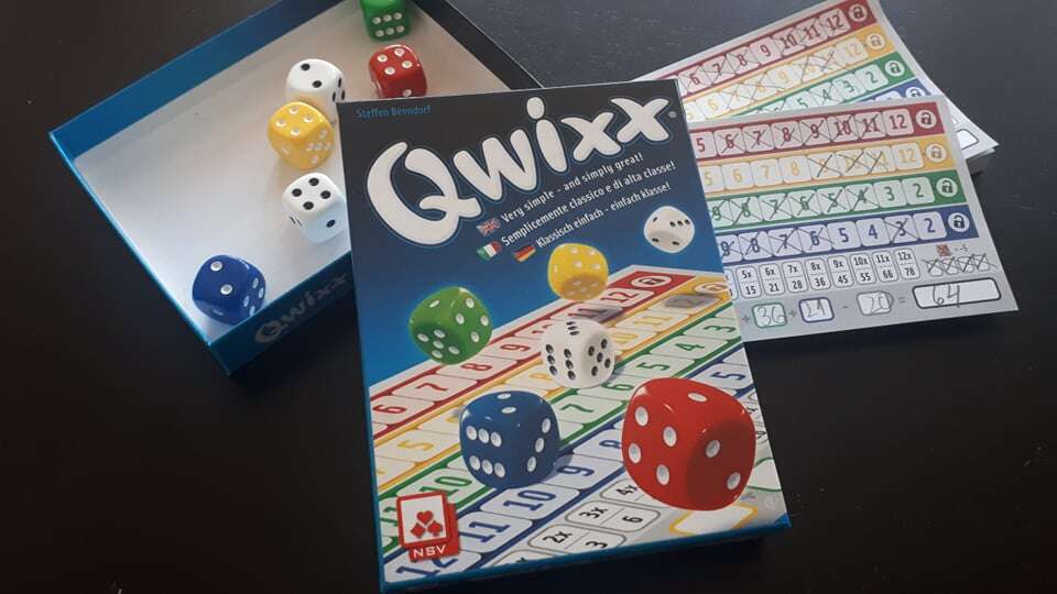 Qwixx – класиката, дефинираща Roll and Write жанра